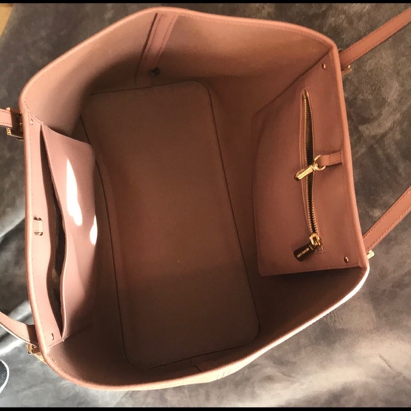 Michael Kors Pink Tote 👜 - Picture 5 of 5